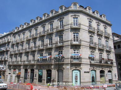 Edificio Laforet - Josefa Cividanes - Jenaro de la Fuente Domínguez (1880) (CALLE COLON)
- (Ver mapa).
