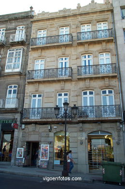 Edificio para Enrique Vietes - Jenaro de la Fuente Domínguez (1908) (CALLE URZAIZ)
- (Map location).