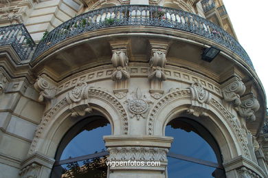 Edificio Bon�n  - Jenaro de la Fuente Dom�nguez (1910) (CALLE AREAL)
-  (Map location). 