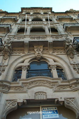 Edificio Pardo Labarta  - Jenaro de la Fuente Dom�nguez (1911) (PLAZA PORTA DO SOL)
-  (Map location). 