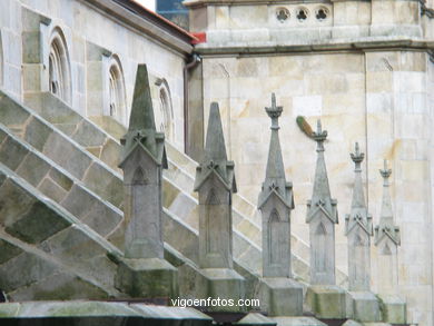 Iglesia Santiago de Vigo - Manuel Felipe Quintana (1896) (AVDA GARCIA BARBON)
- (Ver mapa).