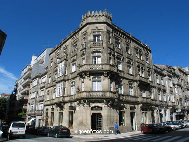 Casa para Paulino y Fco. Ya�ez  - Jacobo Estens Romero (1922) (CALLE MARQUES DE VALLADARES)
-  (Ver mapa). 