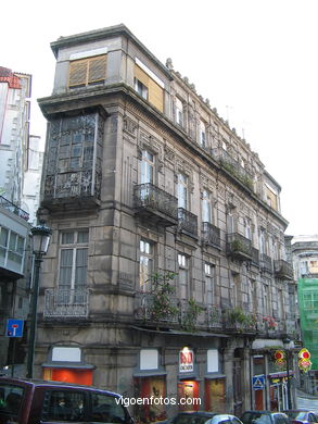 Edificio en Carral nº 15 - Benito Gómez Román (1898) (CALLE CARRAL)
- (Ver mapa).