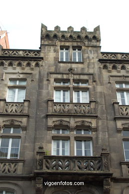 Casa Y��ez  - Miguel Pacewicz (1900) (PLAZA COMPOSTELA)
-  (Ver mapa). 
