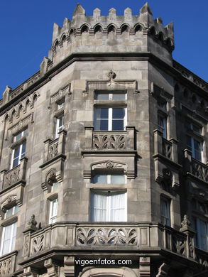 Casa para Paulino y Fco. Yañez - Jacobo Estens Romero (1922) (CALLE MARQUES DE VALLADARES)
- (Ver mapa).