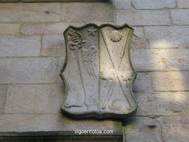 Casa de Pazos de Figueroa  (siglo XVI) (PLAZA ALMEIDA). 