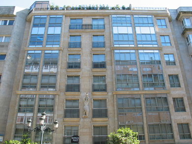 Edificio de la Sirena en Garc�a Barb�n  (AVDA GARCIA BARBON). 