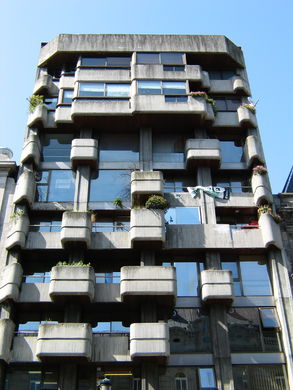 Edificio en Policarpo Sanz  (CALLE POLICARPO SANZ). 