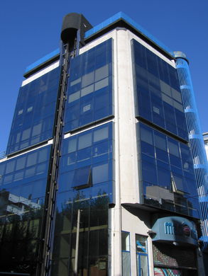 Edificio azul con ascensor panor�mico  (AVDA GARCIA BARBON)
-  (Map location). 