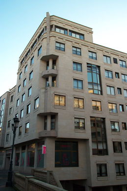 Edificio Moderno Plaz. Xoan Piñeiro (PLAZA ESCULTOR XOAN PIÑEIRO).