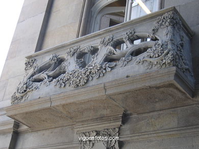 Edificio Sime�n  - Manuel G�mez Rom�n (1911) (PLAZA PORTA DO SOL)
-  (Map location). 
