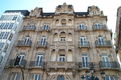 Edificio Pardo Labarta - Jenaro de la Fuente Domínguez (1911) (PLAZA PORTA DO SOL)
- (Ver mapa).