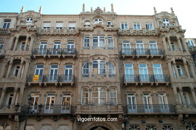 Viviendas para Benigno y Camilo Fernández - Jenaro de la Fuente Domínguez (1913) (CALLE URZAIZ)
- (Ver mapa).