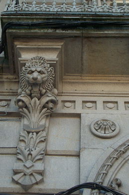 Edificio Bonín - Jenaro de la Fuente Domínguez (1910) (CALLE AREAL)
- (Ver mapa).