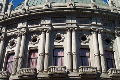 Teatro García Barbón (Centro Cultural Caixanova) - Antonio Palacios (1913) (CALLE POLICARPO SANZ)
- (Ver mapa).