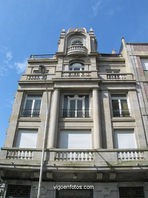 Edificio para Miguel Seijo Serodio  - Francisco Castro Represas (1944) (CALLE TOMAS A ALONSO)
-  (Map location). 