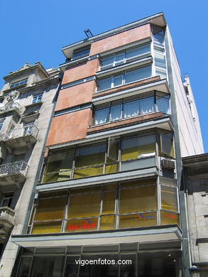 Edificio Colegio de Arquitectos  - Xos� Bar Boo (1957) (CALLE MARQUES DE VALLADARES). 