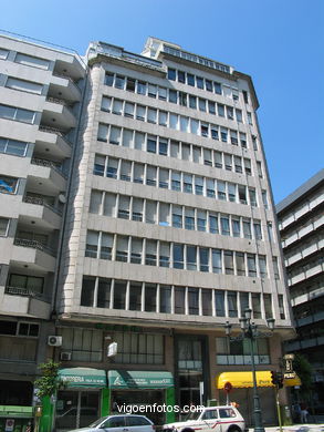 Edificio para Manuel Lorenzo Murad�s  - Francisco Castro Represas (1959) (AVDA GARCIA BARBON). 