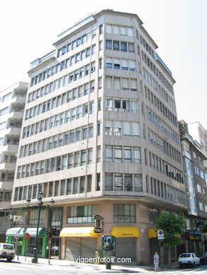 Edificio para Manuel Lorenzo Murad�s  - Francisco Castro Represas (1959) (AVDA GARCIA BARBON). 