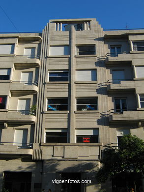Edificio Sanchón - Francisco Castro Represas (1935) (CALLE POLICARPO SANZ)
- (Ver mapa).