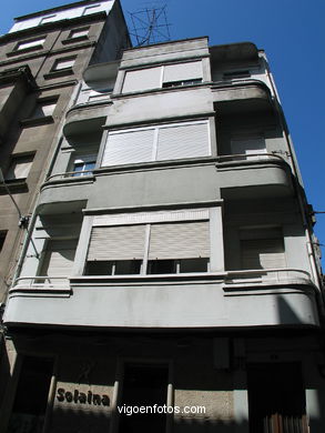 Edificio racionalista en c/ Guatemala  (CALLE GUATEMALA)
-  (Map location). 