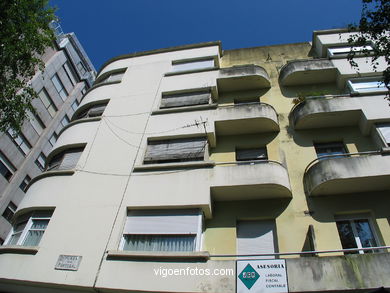 Edificio Ces�reo Gonz�lez  - Francisco Castro Represas (1938) (PLAZA PORTUGAL)
-  (Map location). 