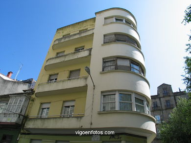 Edificio Cesáreo González - Francisco Castro Represas (1938) (PLAZA PORTUGAL)
- (Ver mapa).