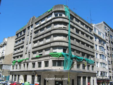 Edificio Ribas Barreras  - Francisco Castro Represas (1933) (CALLE MARQUES DE VALLADARES)
-  (Map location). 
