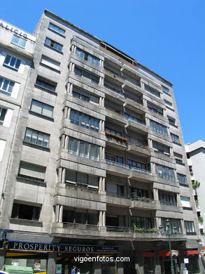 Edificio Barreras  - Francisco Castro Represas (1940) (CALLE COLON)
-  (Map location). 