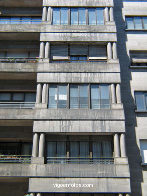Edificio Barreras  - Francisco Castro Represas (1940) (CALLE COLON)
-  (Map location). 