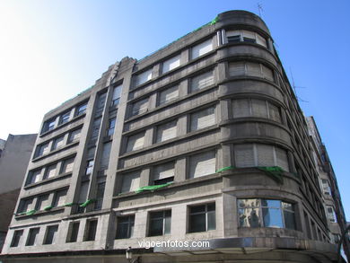 Edificio Ribas Barreras - Francisco Castro Represas (1933) (CALLE MARQUES DE VALLADARES)
- (Ver mapa).