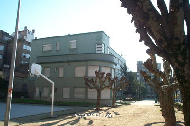 Escuela de Comercio (Empresariales)  - Jenaro de la Fuente �lvarez (1944) (CALLE CONDE TORRECEDEIRA)
-  Mapa. 