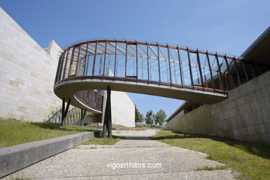 Arquitecto: Alfonso Penela - Universidad de Vigo (1999/2003) - Ciencias Jurídicas y Trabajo.