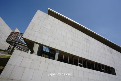 Arquitecto: Alfonso Penela - Universidad de Vigo (1999/2003) - Ciencias Jurídicas y Trabajo.