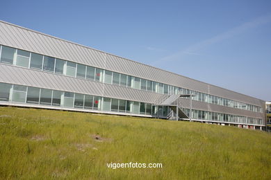Arquitectos: Cesar Portela - Universidad de Vigo (1999/2003) - Ciencias Jurídicas y Trabajo.
