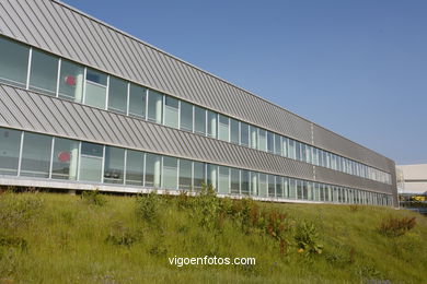 Arquitectos: Cesar Portela - Universidad de Vigo (1999/2003) - Ciencias Jurídicas y Trabajo.