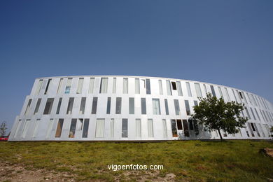 Arquitecto: Alfonso Penela - Residencia de estudiantes - Universidad de Vigo (2000/2002) (Seleccionado. Premios FAD de Arquitectura 2002. Barcelona.). 