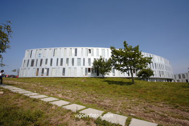 Architect: Alfonso Penela - Student residence - University of Vigo (2000/2002) (Seleccionado. Premios FAD de Arquitectura 2002. Barcelona.).