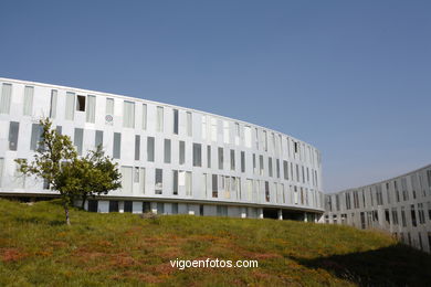 Arquitecto: Alfonso Penela - Residencia de estudiantes - Universidad de Vigo (2000/2002) (Seleccionado. Premios FAD de Arquitectura 2002. Barcelona.). 