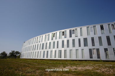 Arquitecto: Alfonso Penela - Residencia de estudiantes - Universidad de Vigo (2000/2002) (Seleccionado. Premios FAD de Arquitectura 2002. Barcelona.). 