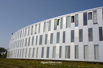 Arquitecto: Alfonso Penela - Residencia de estudiantes - Universidad de Vigo (2000/2002) (Seleccionado. Premios FAD de Arquitectura 2002. Barcelona.).
