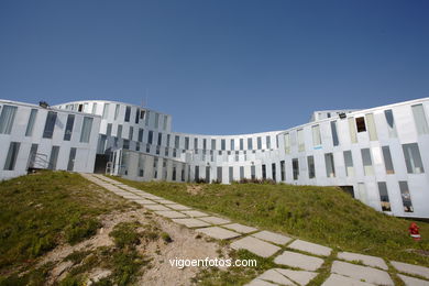 Arquitecto: Alfonso Penela - Residencia de estudiantes - Universidad de Vigo (2000/2002) (Seleccionado. Premios FAD de Arquitectura 2002. Barcelona.). 