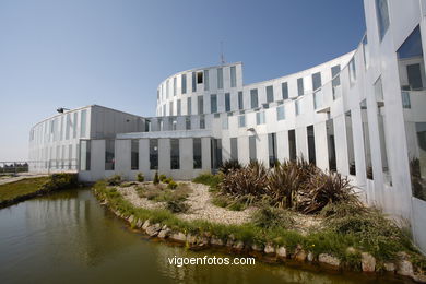 Arquitecto: Alfonso Penela - Residencia de estudiantes - Universidad de Vigo (2000/2002) (Seleccionado. Premios FAD de Arquitectura 2002. Barcelona.).