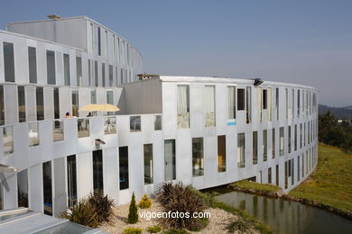 Architect: Alfonso Penela - Student residence - University of Vigo (2000/2002) (Seleccionado. Premios FAD de Arquitectura 2002. Barcelona.).