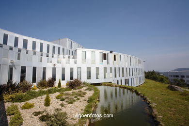 Arquitecto: Alfonso Penela - Residencia de estudiantes - Universidad de Vigo (2000/2002) (Seleccionado. Premios FAD de Arquitectura 2002. Barcelona.). 