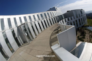 Arquitecto: Alfonso Penela - Residencia de estudiantes - Universidad de Vigo (2000/2002) (Seleccionado. Premios FAD de Arquitectura 2002. Barcelona.).