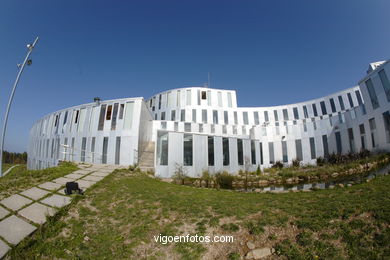 Architect: Alfonso Penela - Student residence - University of Vigo (2000/2002) (Seleccionado. Premios FAD de Arquitectura 2002. Barcelona.).