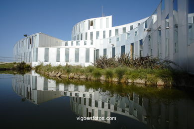 Architect: Alfonso Penela - Student residence - University of Vigo (2000/2002) (Seleccionado. Premios FAD de Arquitectura 2002. Barcelona.).