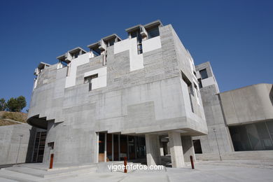 Zona Comercial y Teatro/cine (Enric Miralles / Benedetta Tagliabue) - Universidad de Vigo (1999/2003).