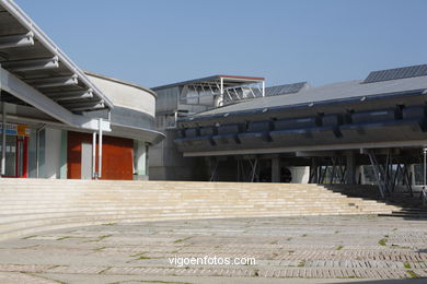 Zona Comercial y Teatro/cine (Enric Miralles / Benedetta Tagliabue) - Universidad de Vigo (1999/2003).
